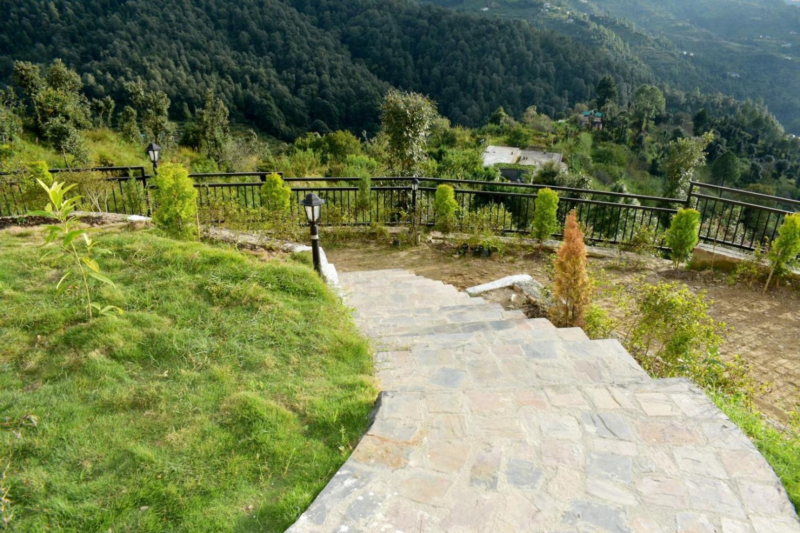 Rega Manivedya The Jungle Trail Resort Mukteshwar Kültér fotó